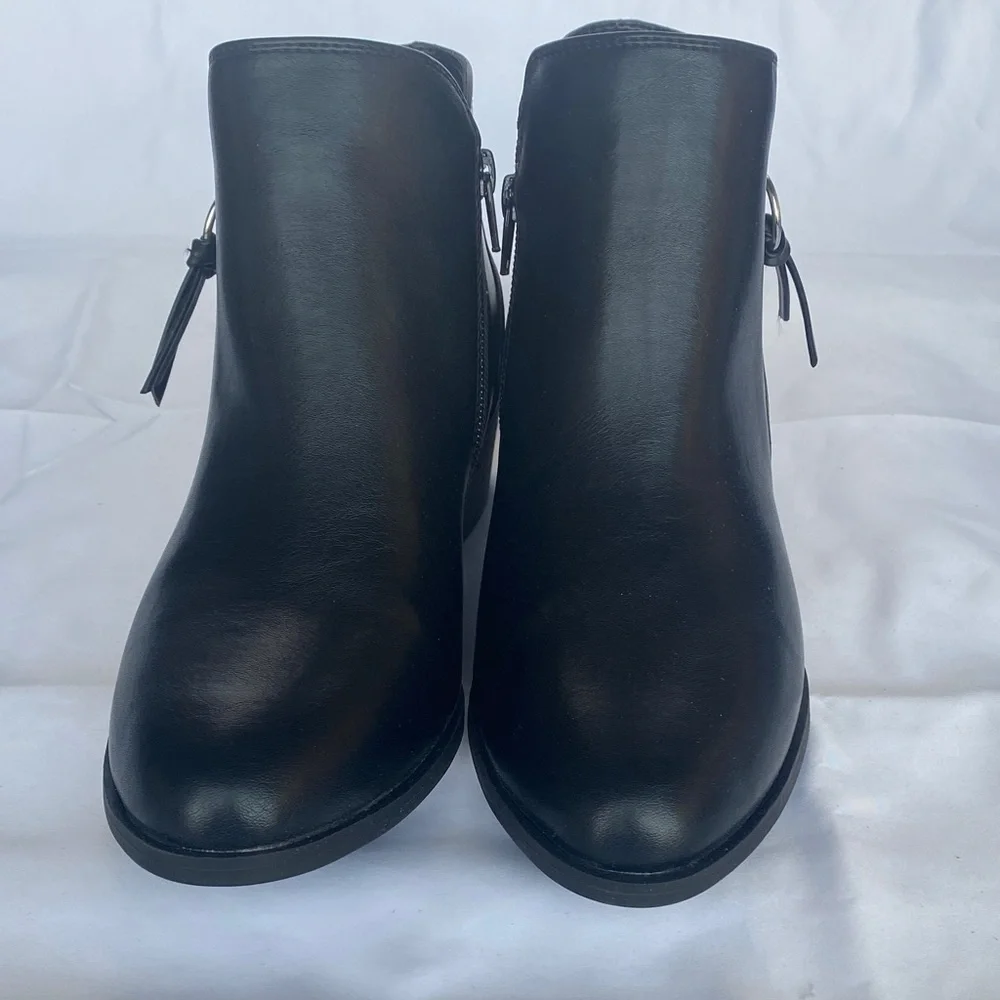 Arizona Jean Co. Black Faux Leather‎  Ankle Boots